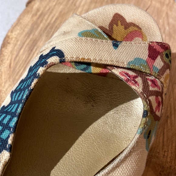 SM New York floral canvas studded peep toe pumps - Picture 13 of 13